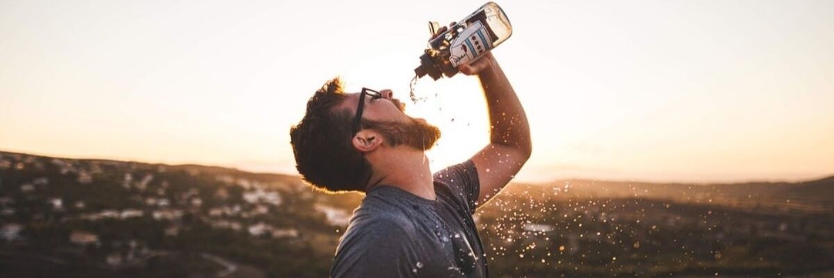 Что такое обезвоживание, почему оно опасно и что реально утоляет жажду